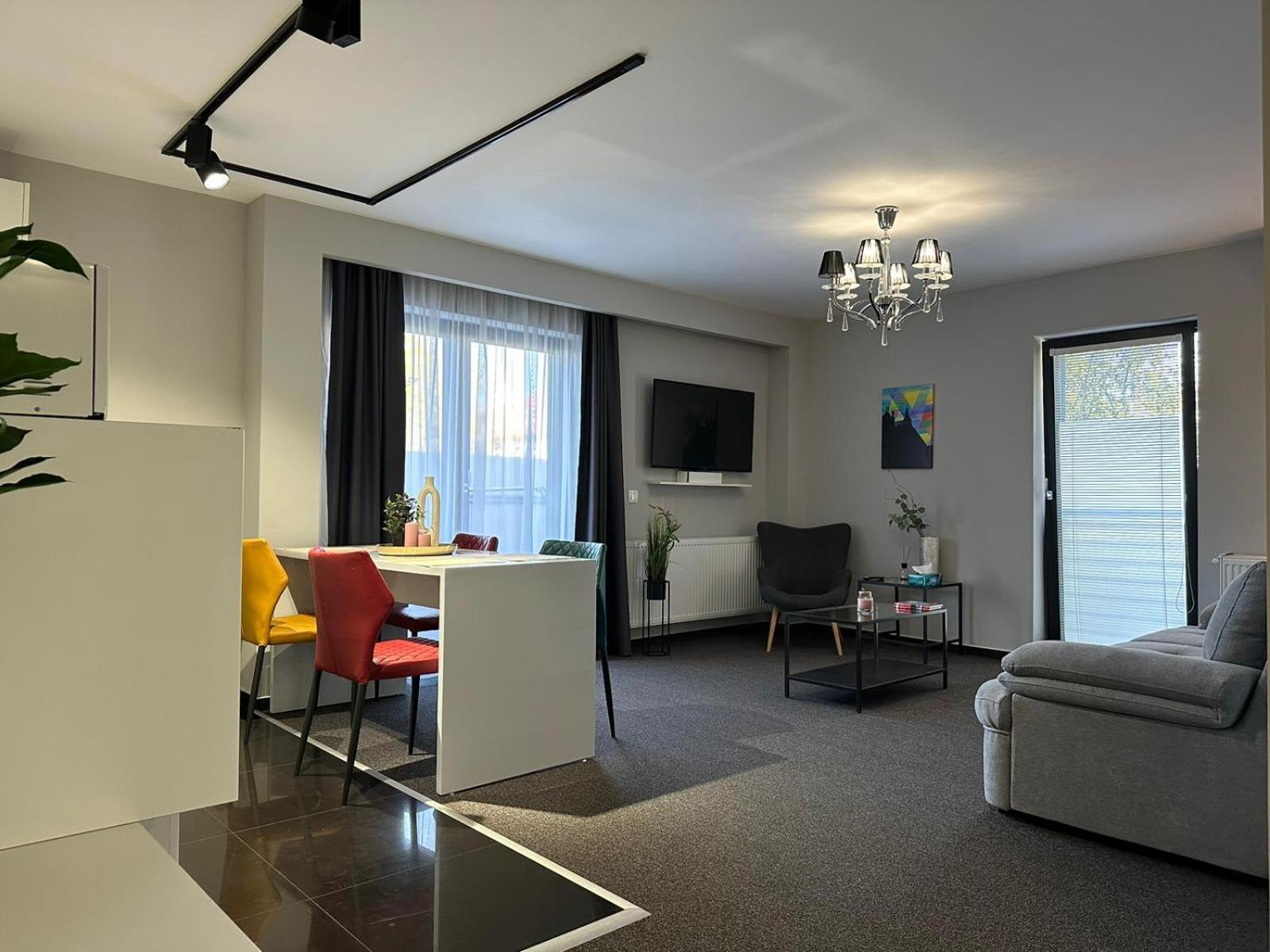 Luxury Glam Apartments & Studios Near Coresi Mall Braşov Dış mekan fotoğraf