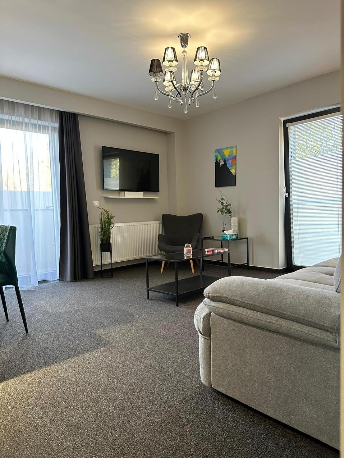 Luxury Glam Apartments & Studios Near Coresi Mall Braşov Dış mekan fotoğraf