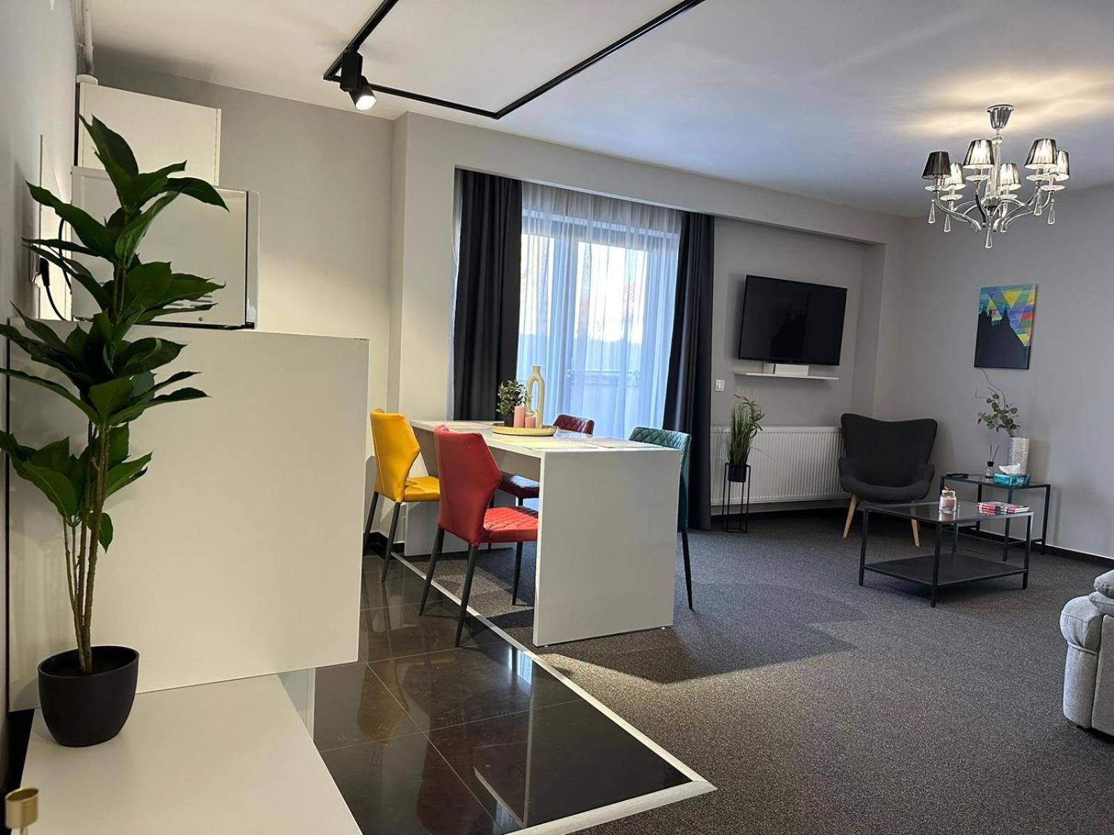 Luxury Glam Apartments & Studios Near Coresi Mall Braşov Dış mekan fotoğraf