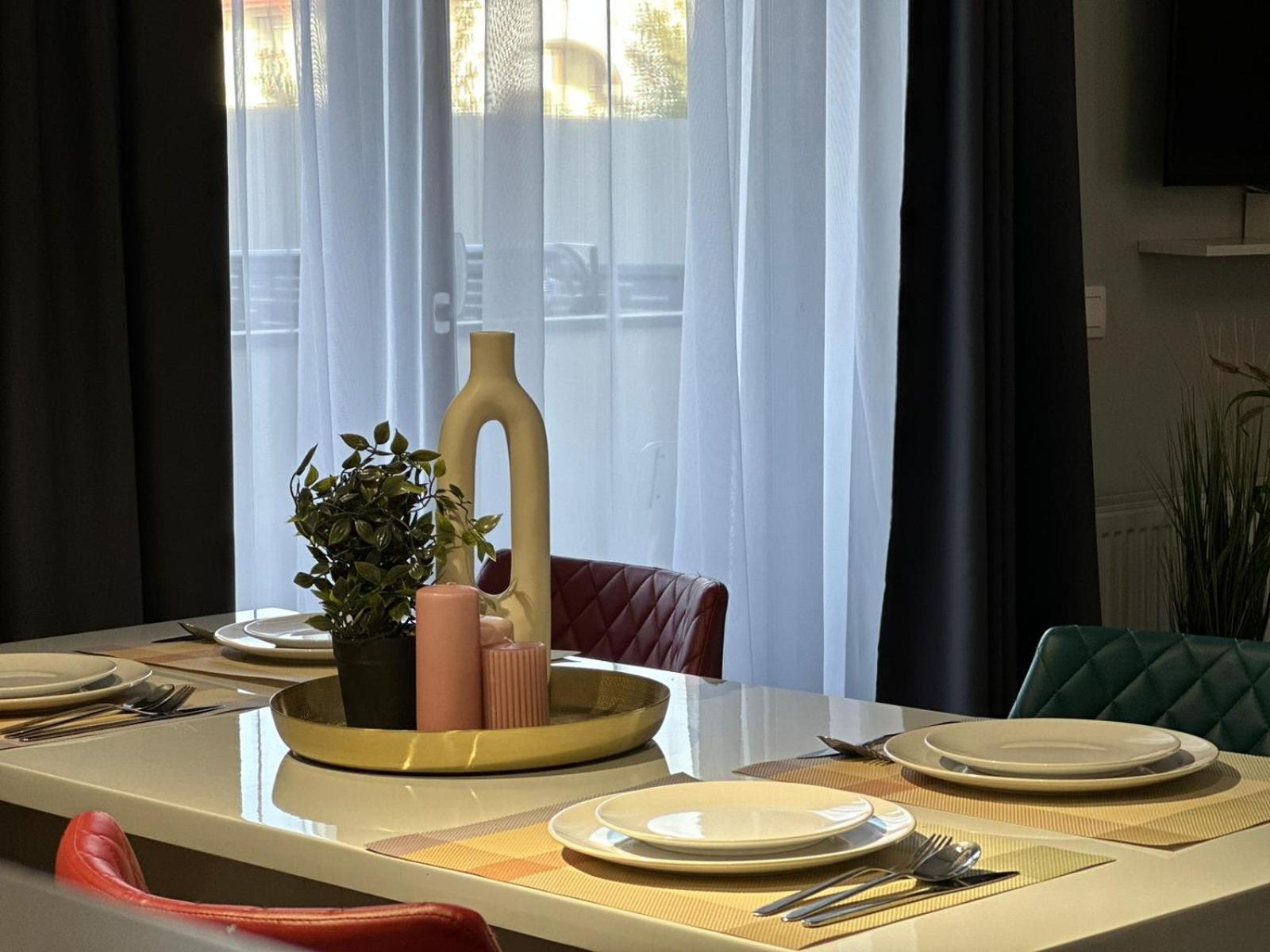 Luxury Glam Apartments & Studios Near Coresi Mall Braşov Dış mekan fotoğraf