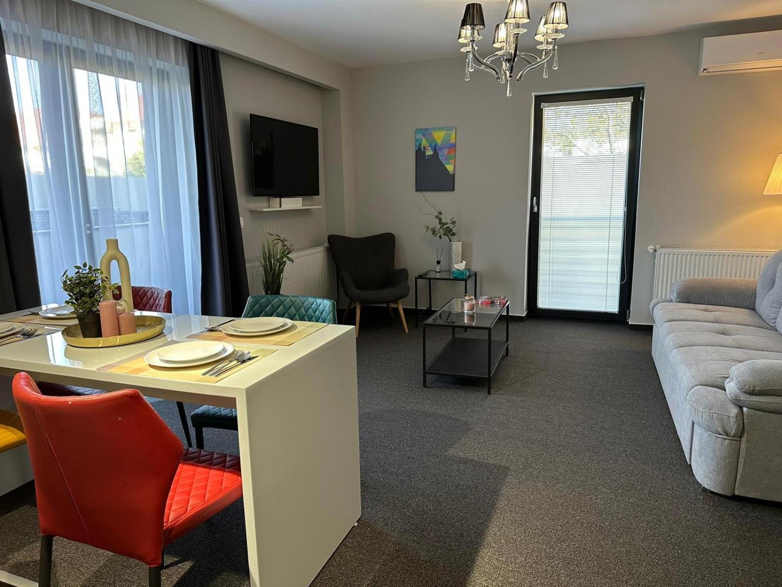 Luxury Glam Apartments & Studios Near Coresi Mall Braşov Dış mekan fotoğraf