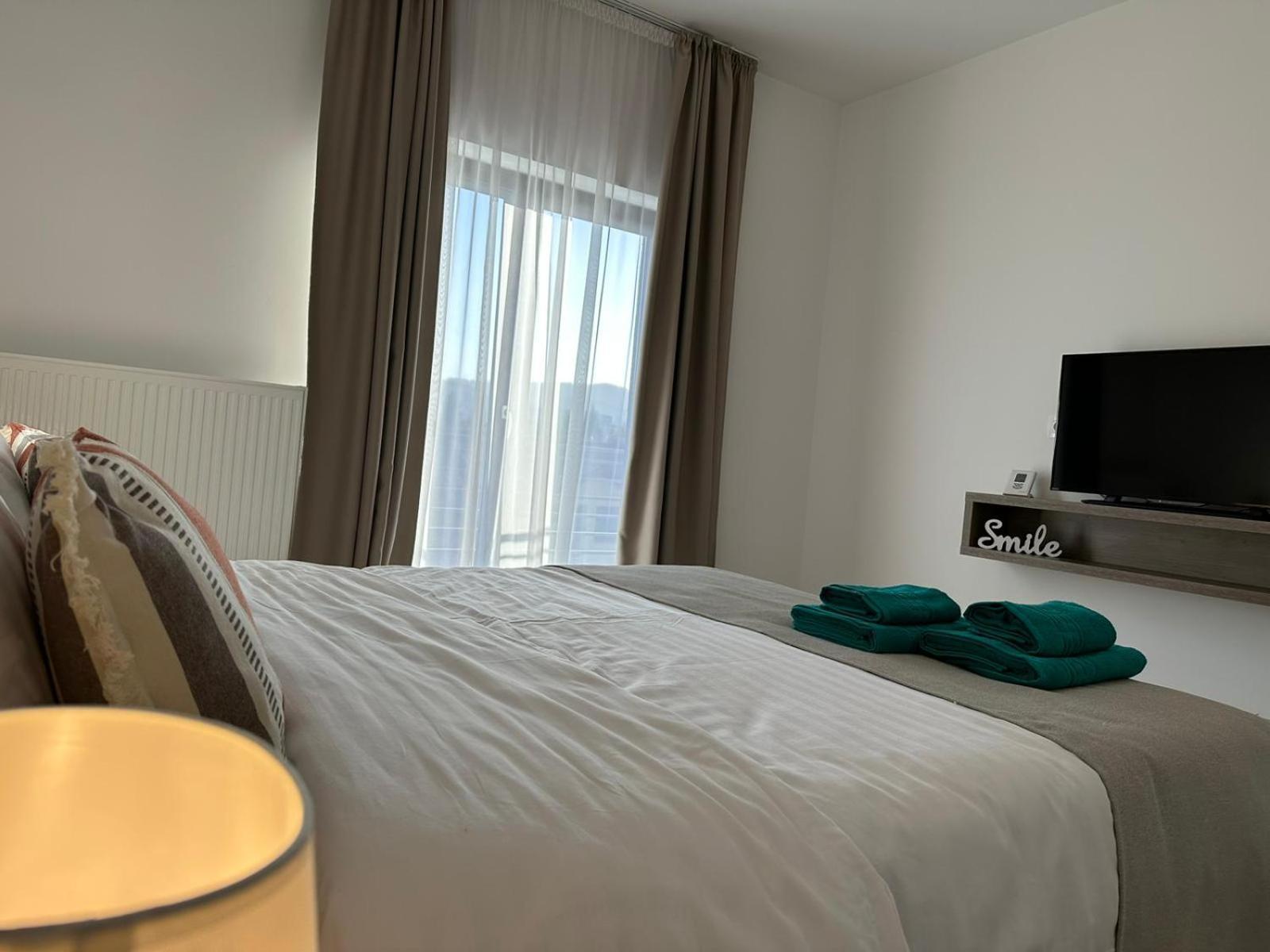 Luxury Glam Apartments & Studios Near Coresi Mall Braşov Dış mekan fotoğraf