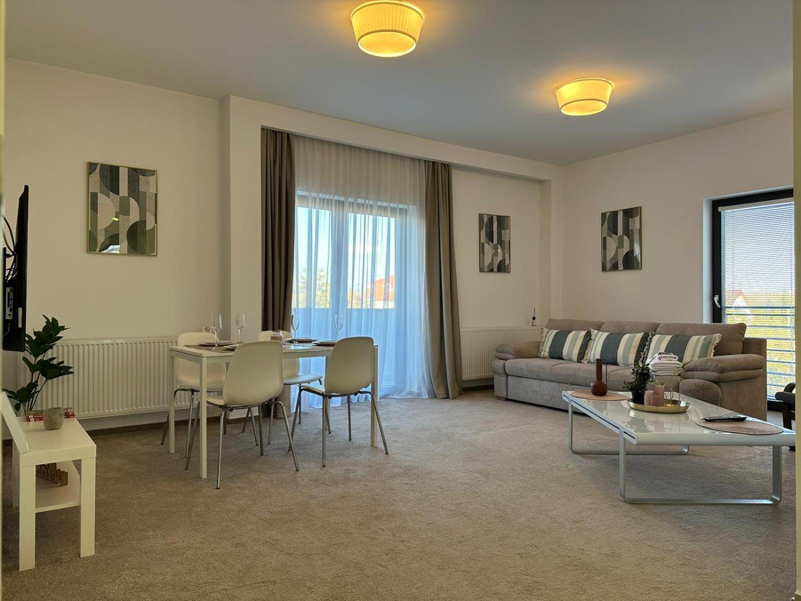 Luxury Glam Apartments & Studios Near Coresi Mall Braşov Dış mekan fotoğraf