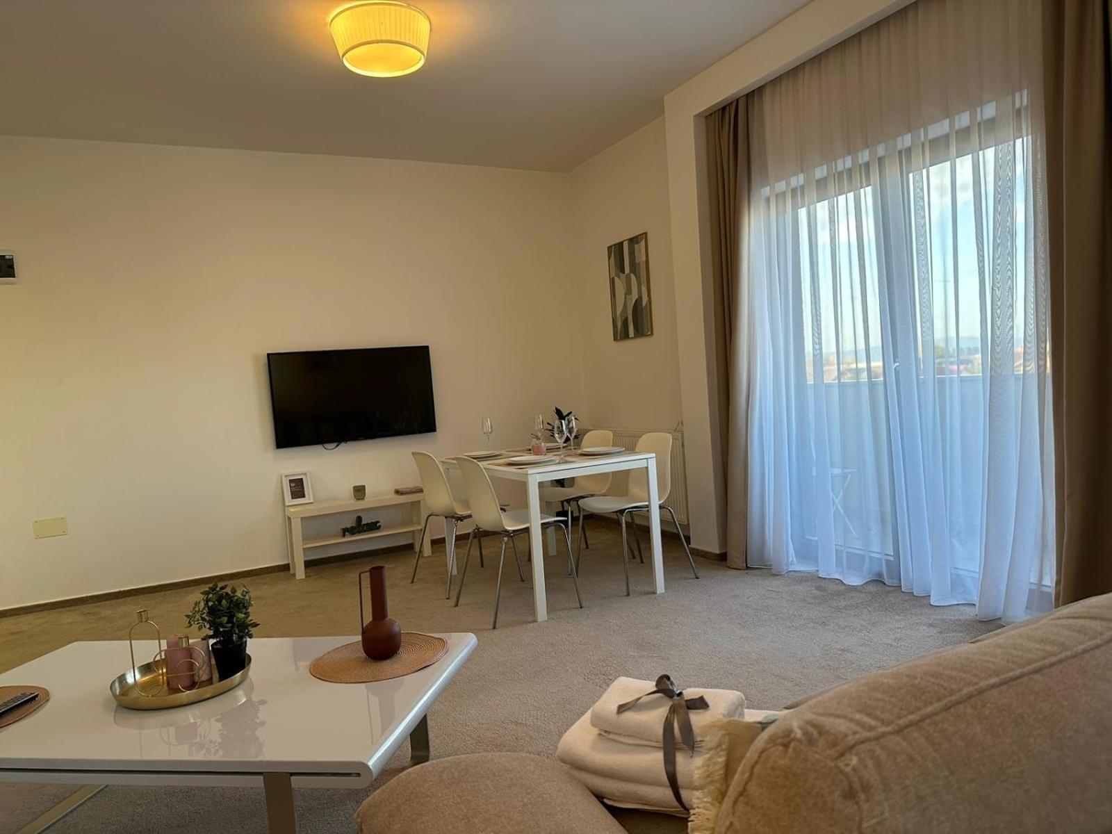 Luxury Glam Apartments & Studios Near Coresi Mall Braşov Dış mekan fotoğraf