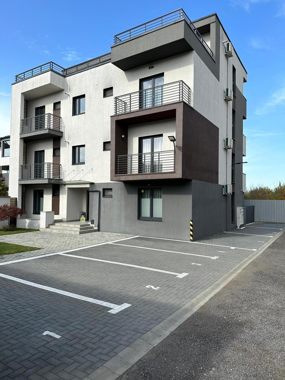 Luxury Glam Apartments & Studios Near Coresi Mall Braşov Dış mekan fotoğraf